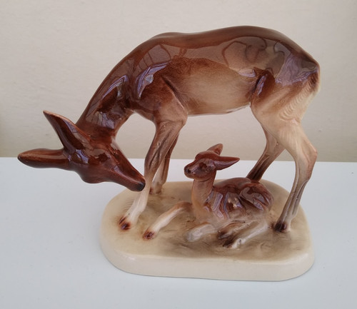 Vintage deer with fawn